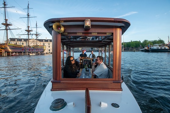 private canal cruise boat amsterdam